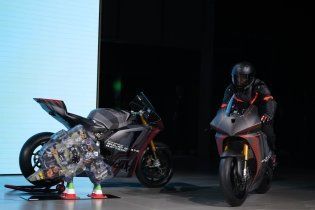 Motorcycles - News: MotoE stops but Ducati continues on electric.