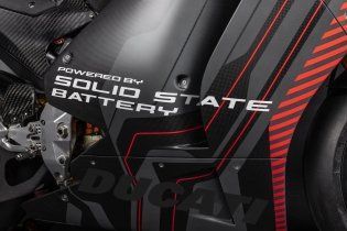 Motorcycles - News: MotoE stops but Ducati continues on electric.