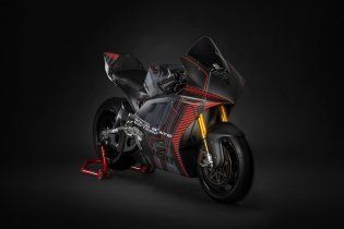 Motorcycles - News: MotoE stops but Ducati continues on electric.