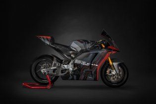 Motorcycles - News: MotoE stops but Ducati continues on electrics