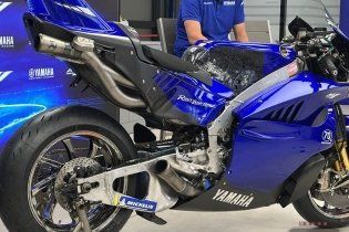 MotoGP: Yamaha unveils M1 V4 in Misano paddock: here are the first images