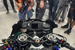 MotoGP: Yamaha unveils the M1 V4 in the Misano paddock: here are the first images
