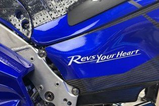 MotoGP: Yamaha unveils the M1 V4 in the Misano paddock: here are the first images