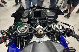MotoGP: Yamaha unveils the M1 V4 in the Misano paddock: here are the first images