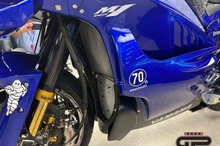 MotoGP: Yamaha unveils the M1 V4 in the Misano paddock: here are the first images
