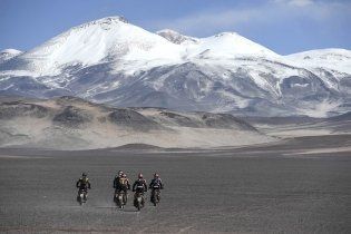 Motorcycle - News: Honda CRF1000L Africa Twin: "how do I reach you 5,965 meters"