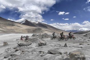 Motorcycle - News: Honda CRF1000L Africa Twin: "how do I reach you 5,965 meters"