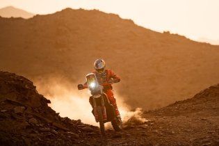 Dakar: Benavides also wins stage 8 and becomes overall leader 