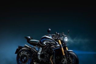 Moto - News: MV Agusta Rush Titanio: l'Hypernaked più estrema mai realizzata a Schiranna