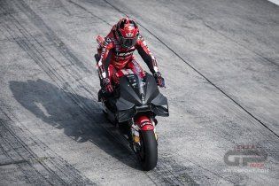 MotoGP: FOTO - Pirro estrena el nuevo carenado Ducati en el Shakedown de Sepang