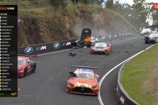 Auto - News: Video of terrible accident at Bathurst 12 Hour race, Rossi competed