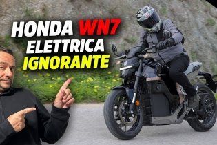Moto - Test: Honda WN7, la moto elettrica che strizza l'occhio agli smanettoni