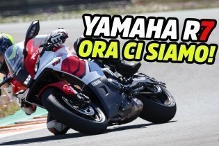 YAMAHA R7