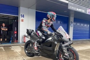 Esta es la nueva Aprilia RS-GP 850: el video del debut en pista en Jerez