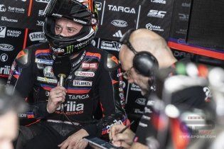 MotoGP: VIDEO - Dentro il box Aprilia: le comunicazioni radio tra Bezzecchi e il suo team
