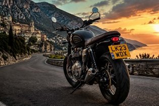 Bella Italia by Bike: Demystifying License Plate and Highway Rules for Your Tour