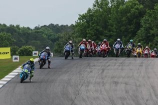 Scholtz intrappola Beaubier tra Strack e Attack in Gara Uno a Barber