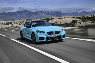 BMW M2 con M xDrive: trazione integrale e pure divertimento