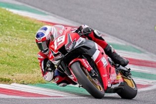 Superbike: il venerdì a Imola si apre nel segno di Giannini, 3° Delbianco 3°