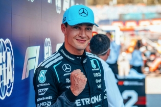 Russell si prende la pole in Austria: Ferrari insegue con Leclerc e Hamilton