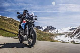 Aprilia e Moto Guzzi: test drive gratuiti sulle Alpi