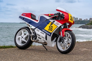Dieci special, una sfida. Honda esalta Hornet e Transalp al Wheels & Waves 2026