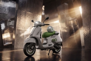 Vespa “Edisi Ke-80”: edisi koleksi, hanya diproduksi sebanyak 1.946 unit