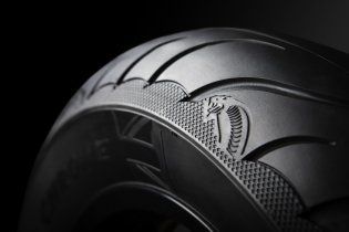 Moto - News: Avon Tyres: la fascia bianca per le Cobra Chrome