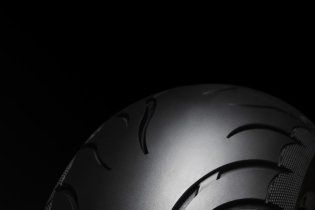 Moto - News: Avon Tyres: la fascia bianca per le Cobra Chrome