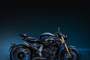 Moto - News: MV Agusta Rush Titanio: l'Hypernaked più estrema mai realizzata a Schiranna