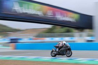 SBK: La pioggia non ferma i test a Jerez: tutte le foto della prima giornata
