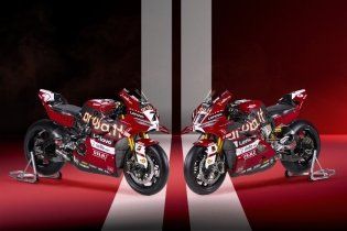 SBK: Bulega e Lecuona tolgono il velo: ecco la nuova Ducati V4!