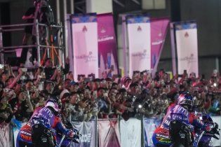 MotoGP: MotoGP invades Kuala Lumpur: street show and 20,000 fans under the Petronas Towers