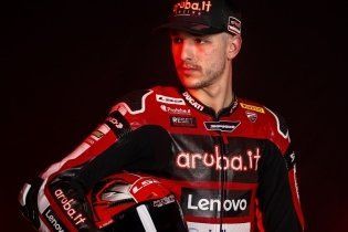 SBK: Bulega e Lecuona tolgono il velo: ecco la nuova Ducati V4!