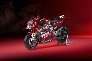 SBK: Bulega e Lecuona tolgono il velo: ecco la nuova Ducati V4!