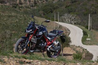Moto - Test: Honda E-Clutch, la prova completa su CB750 Hornet e XL750 Transalp 2026