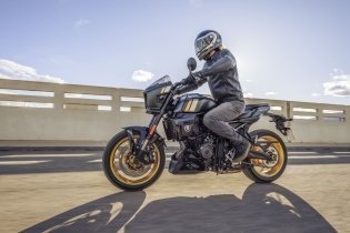 Suzuki GSX-8T dan GSX-8TT meraih Penghargaan Desain Red Dot