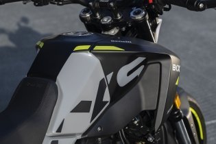 Benelli BKX 300 dan BKX 300 S: semakin berkembang