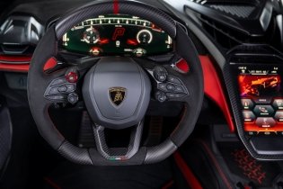 Fenomeno Roadster: la open-top più potente mai creata da Lamborghini