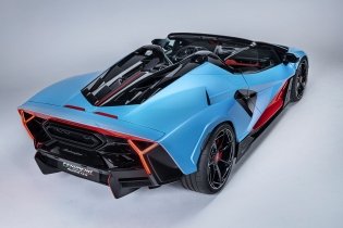 Fenomeno Roadster: la open-top più potente mai creata da Lamborghini