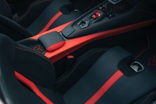 Fenomeno Roadster: la open-top più potente mai creata da Lamborghini