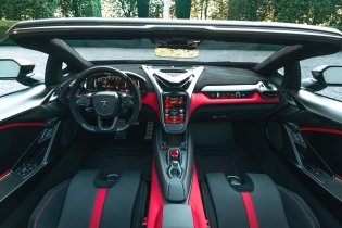 Fenomeno Roadster: la open-top più potente mai creata da Lamborghini