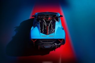 Fenomeno Roadster: la open-top più potente mai creata da Lamborghini