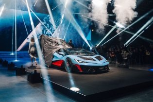 Fenomeno Roadster: la open-top più potente mai creata da Lamborghini