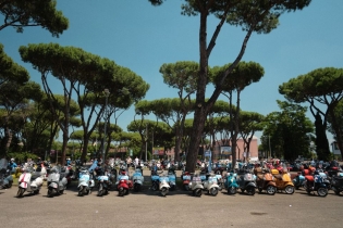 Vespa in Rome: The Most Well-Attended Rally in History!