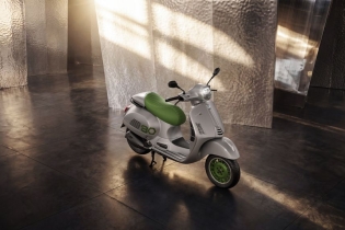 Vespa “Edisi Ke-80”: edisi koleksi, hanya diproduksi sebanyak 1.946 unit