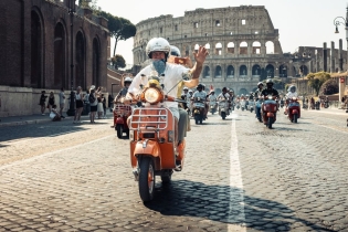 Vespa in Rome: The Most Well-Attended Rally in History!