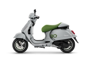 Vespa “Edisi Ke-80”: edisi koleksi, hanya diproduksi sebanyak 1.946 unit