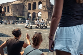 Vespa in Rome: The Most Well-Attended Rally in History!