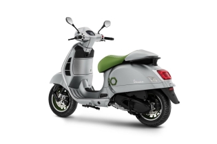Vespa “Edisi Ke-80”: edisi koleksi, hanya diproduksi sebanyak 1.946 unit